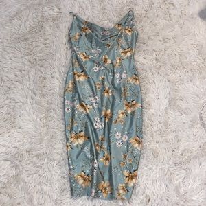 Beautiful hourglass shape dress. Below knee length